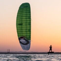 Ozone Hyperlink V3 Convertible Open/Closed Cell Foil Kite - 30% Off -Kiteboarding Gear Store ozone hyperlink v3 size bar 4