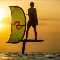 Slingshot Dwarf Craft V3 - Hydrofoil Deck -Kiteboarding Gear Store slingshot dwarf craft v3 size 7